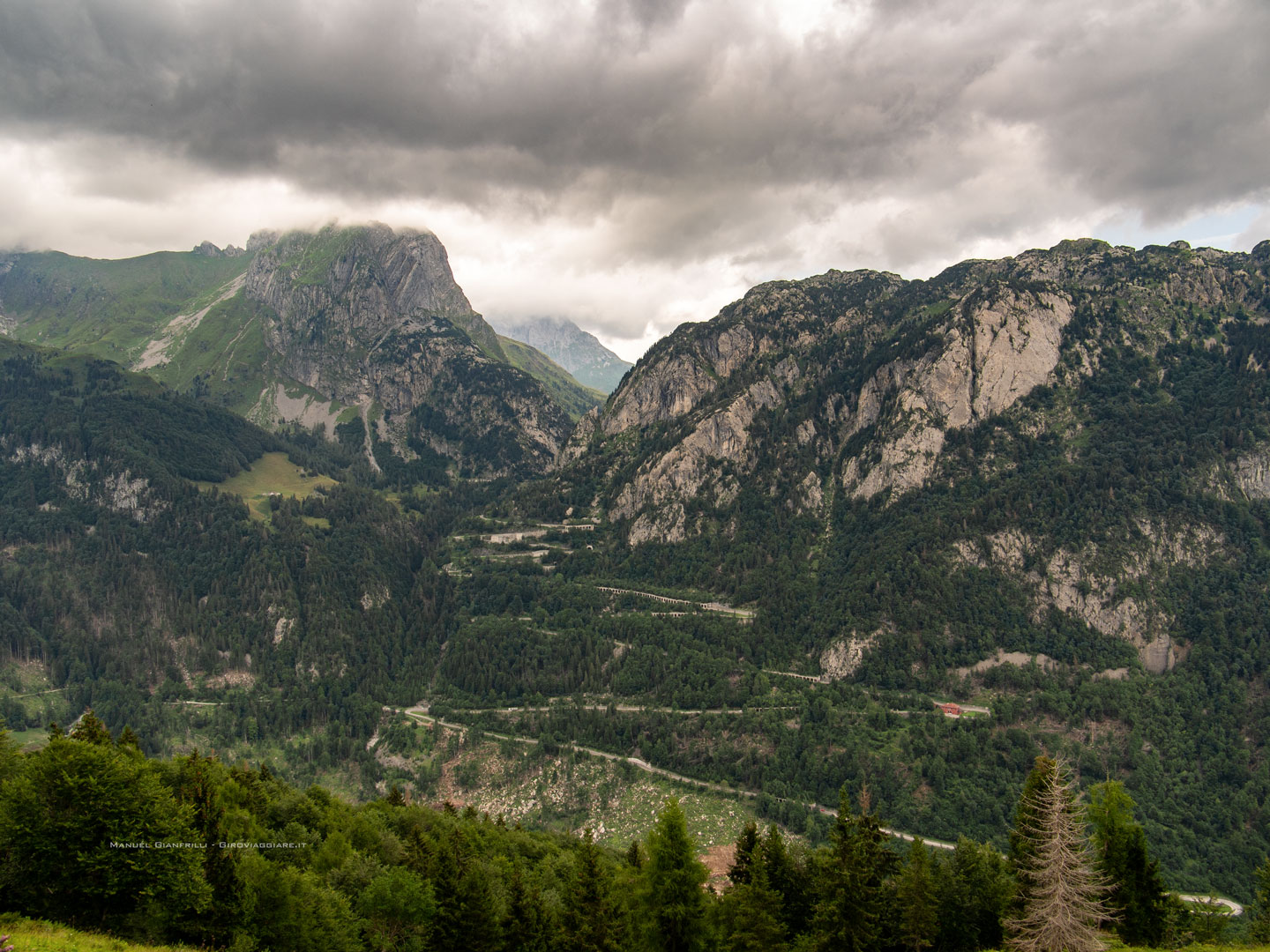 Il Passo di Monte Croce Carnico, con il Pal Piccolo, Freikofel e Pal Grande