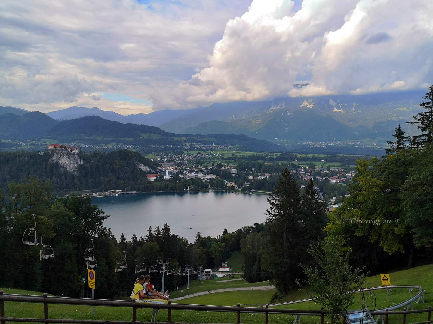 Il lago di Bled visto dall'alto della collina Straza